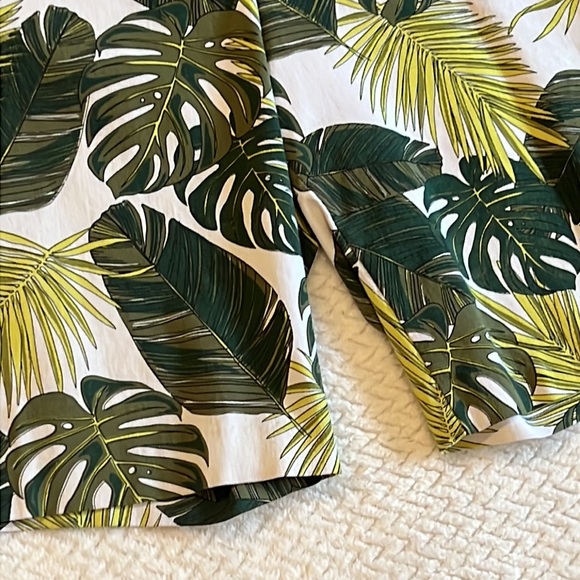 Time and Tru Womens Tropical Leaf Patterned Bermuda Shorts Size Large (12-14) - Picture 3 of 7